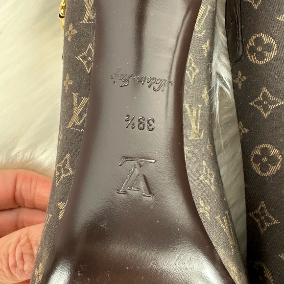 Louis Vuitton Brown Monogram Pumps Sz 39.5 - Picture 8 of 9